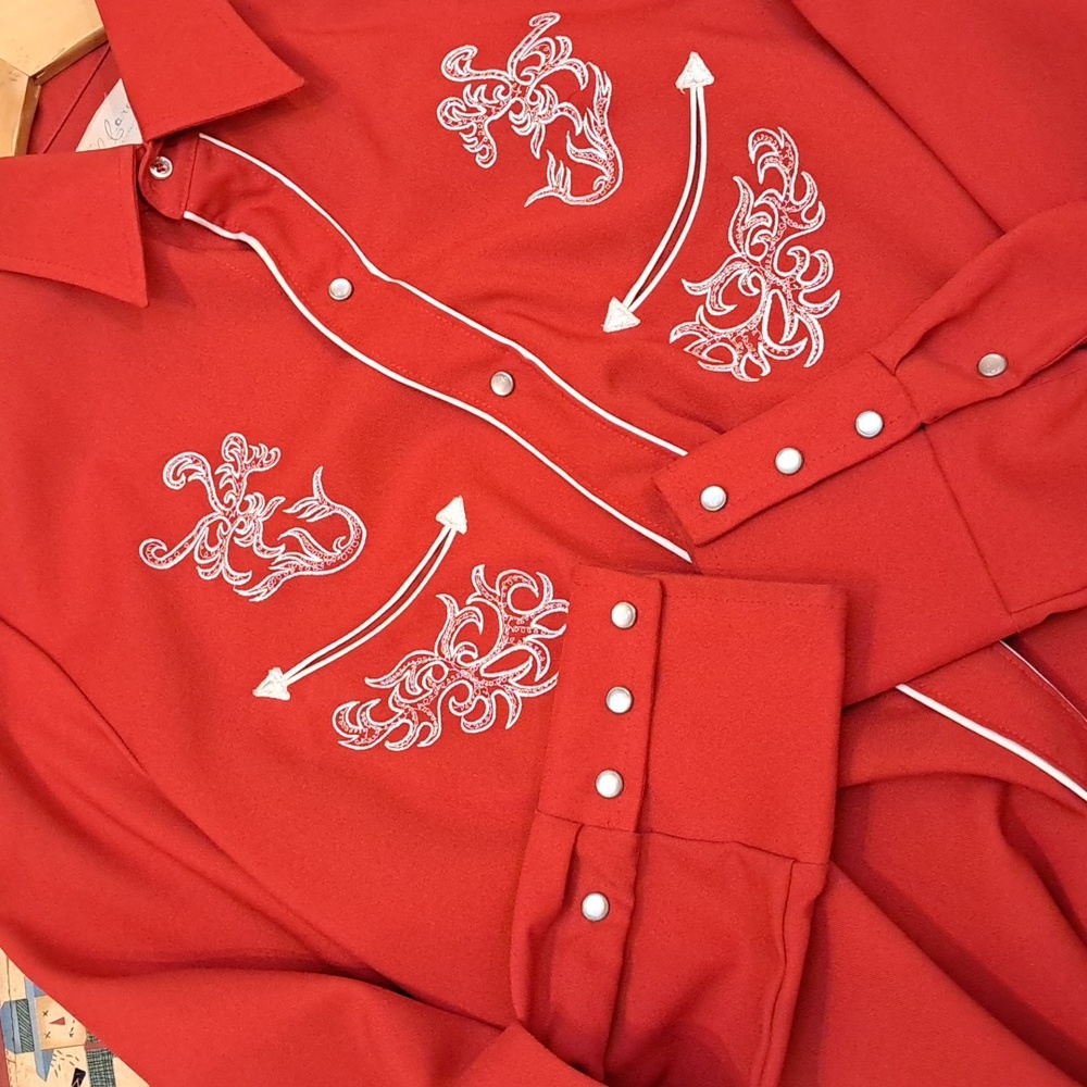 Vintage Men's red Western long sleeve shirt.